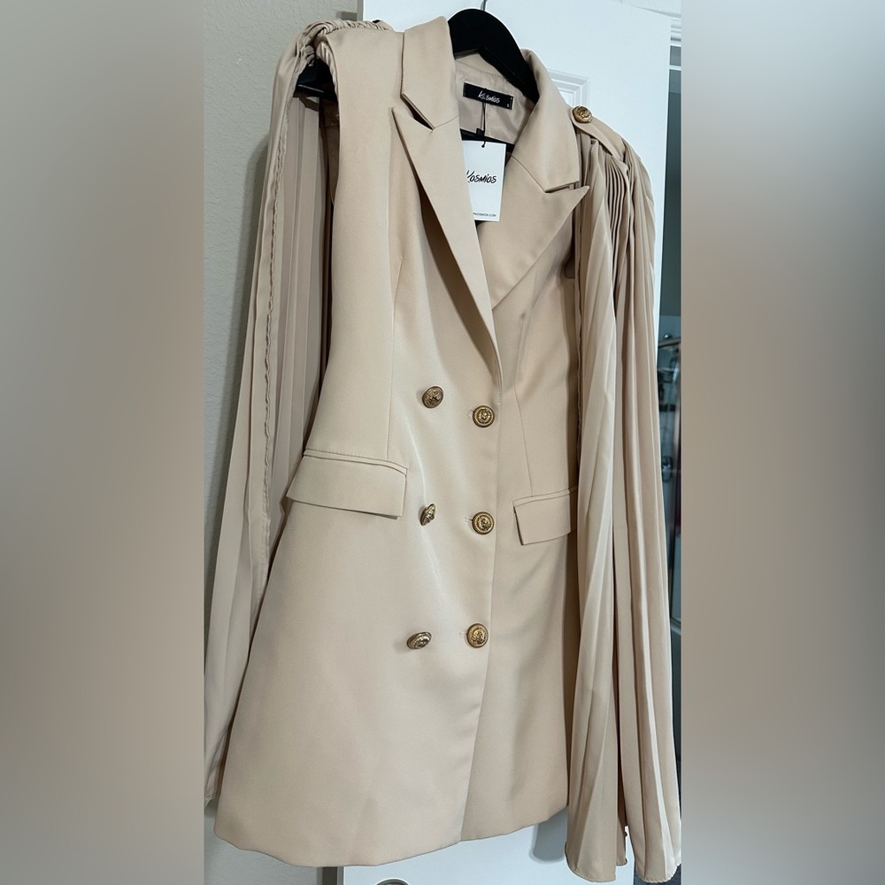 Tailored Cream Double-Breasted Mini Dress with Pleated Cape Sleeves